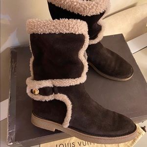 Louis Vuitton Snowy flat half boots